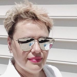 Meet your Posher, Larissa